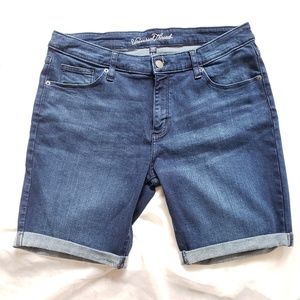 NWOT Universal Thread Cuffed Bermuda Shorts
